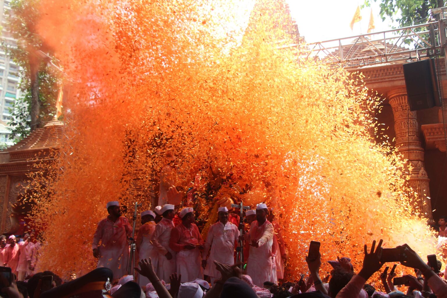 Visarjan Lalbaugcha Raja Sarvajanik Ganeshotsav Mandal